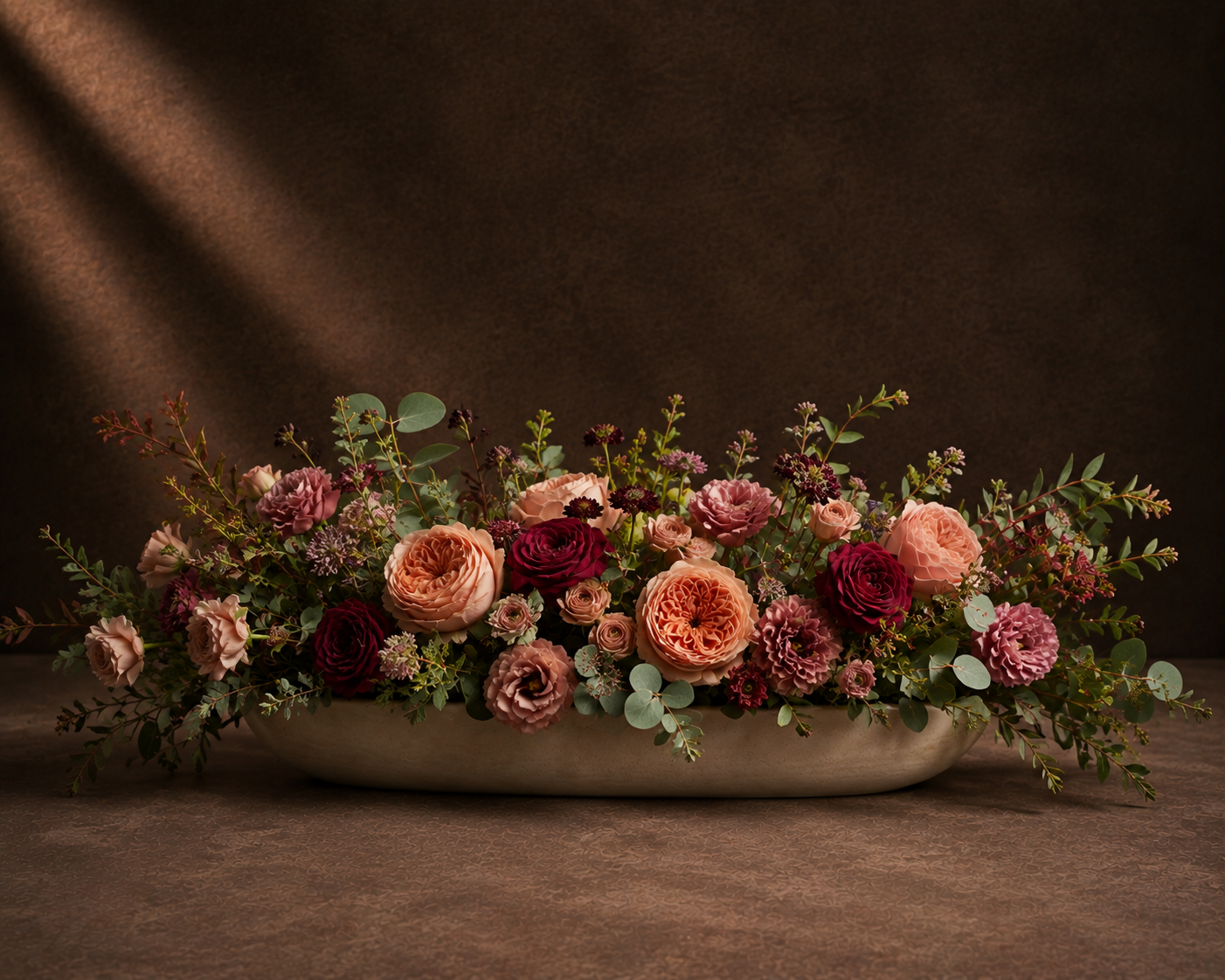 Lav aflang bordopsats til bryllupsbord med blomster under øjenhøjde