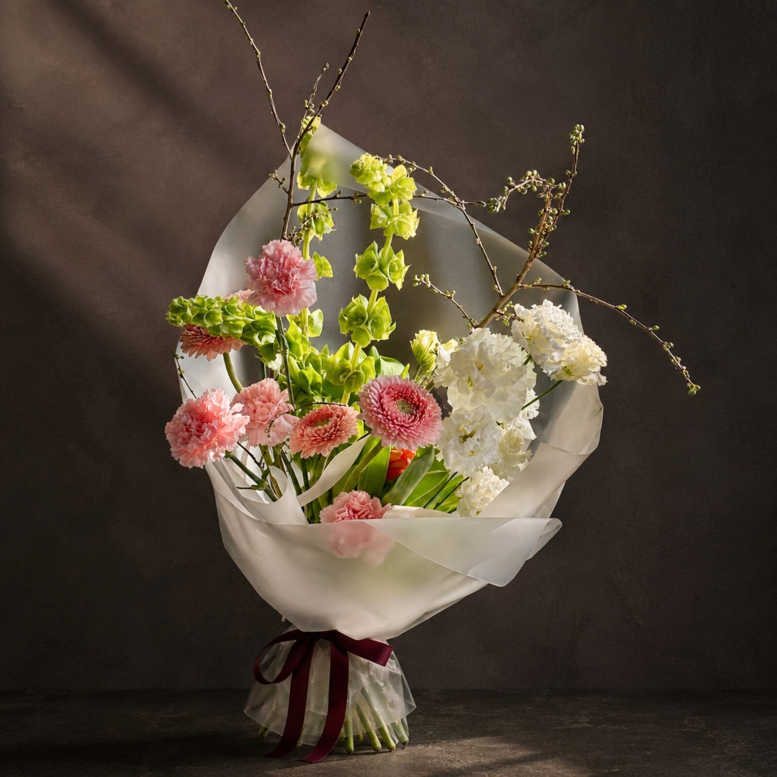 Spring Atelier – luftig buket i rosa, hvid og frisk grøn
