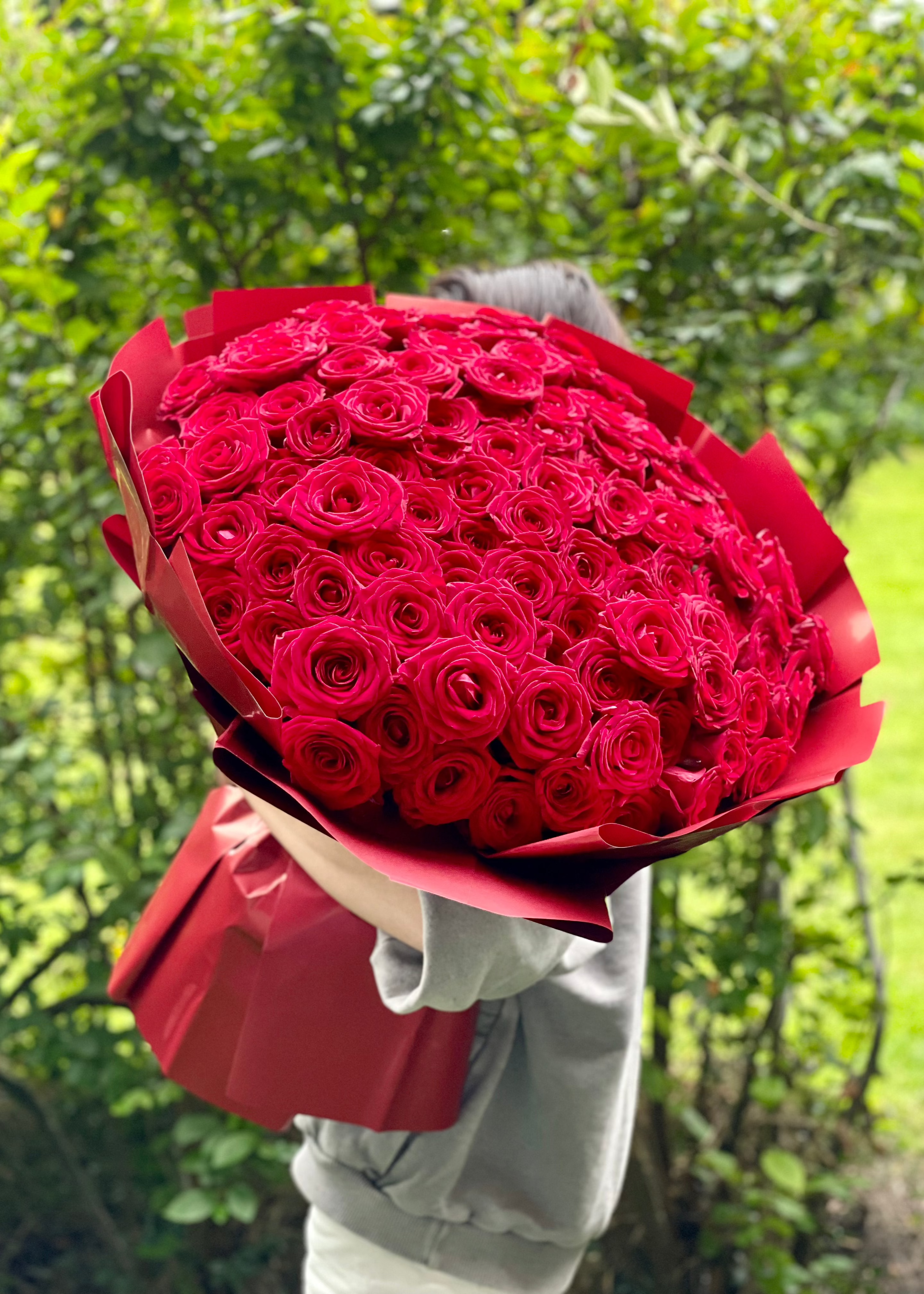 100 red roses